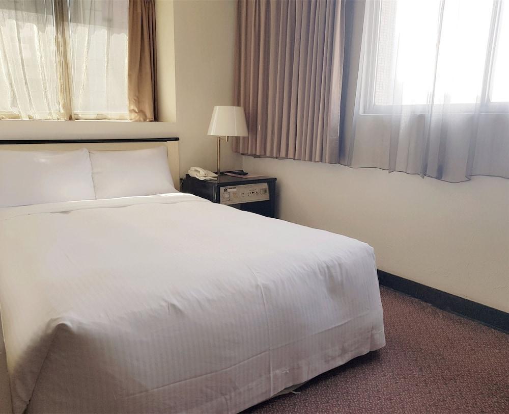 Onetel - Ximen Hotel Джунхъ Екстериор снимка