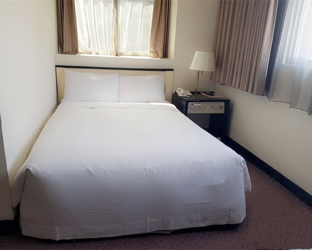 Onetel - Ximen Hotel Джунхъ Екстериор снимка