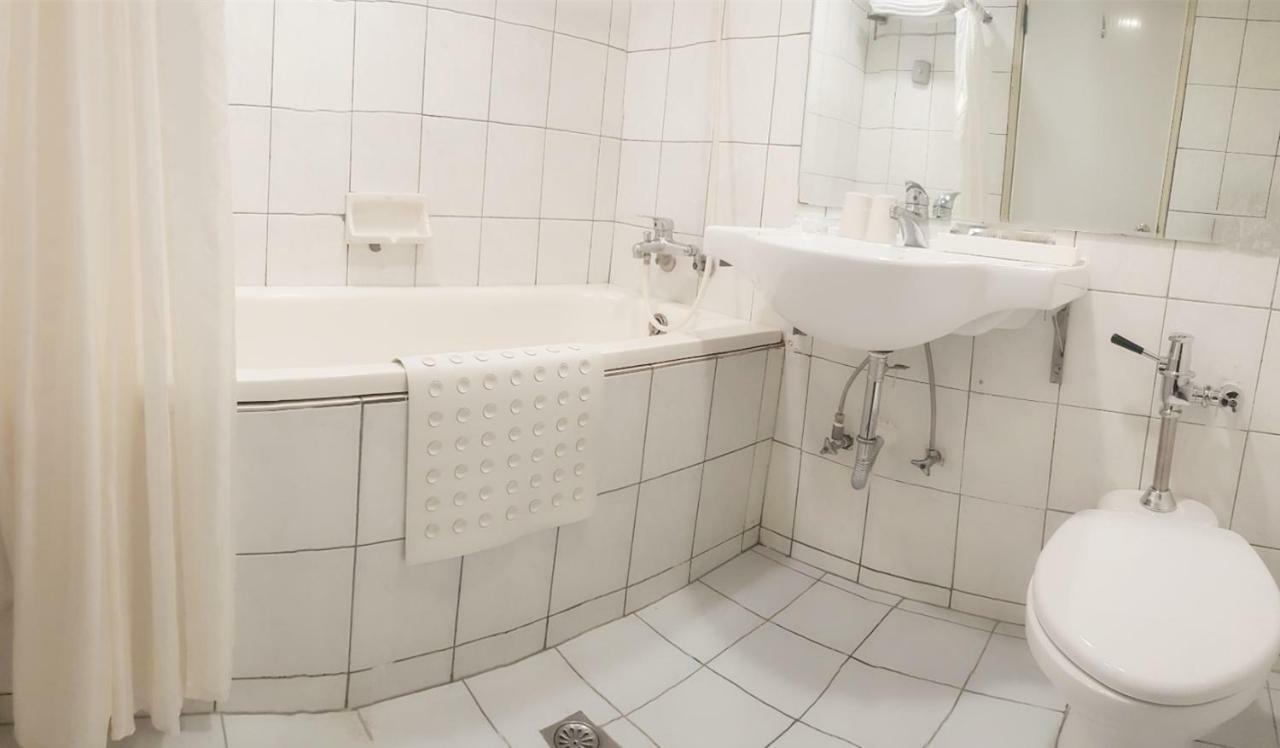 Onetel - Ximen Hotel Джунхъ Екстериор снимка
